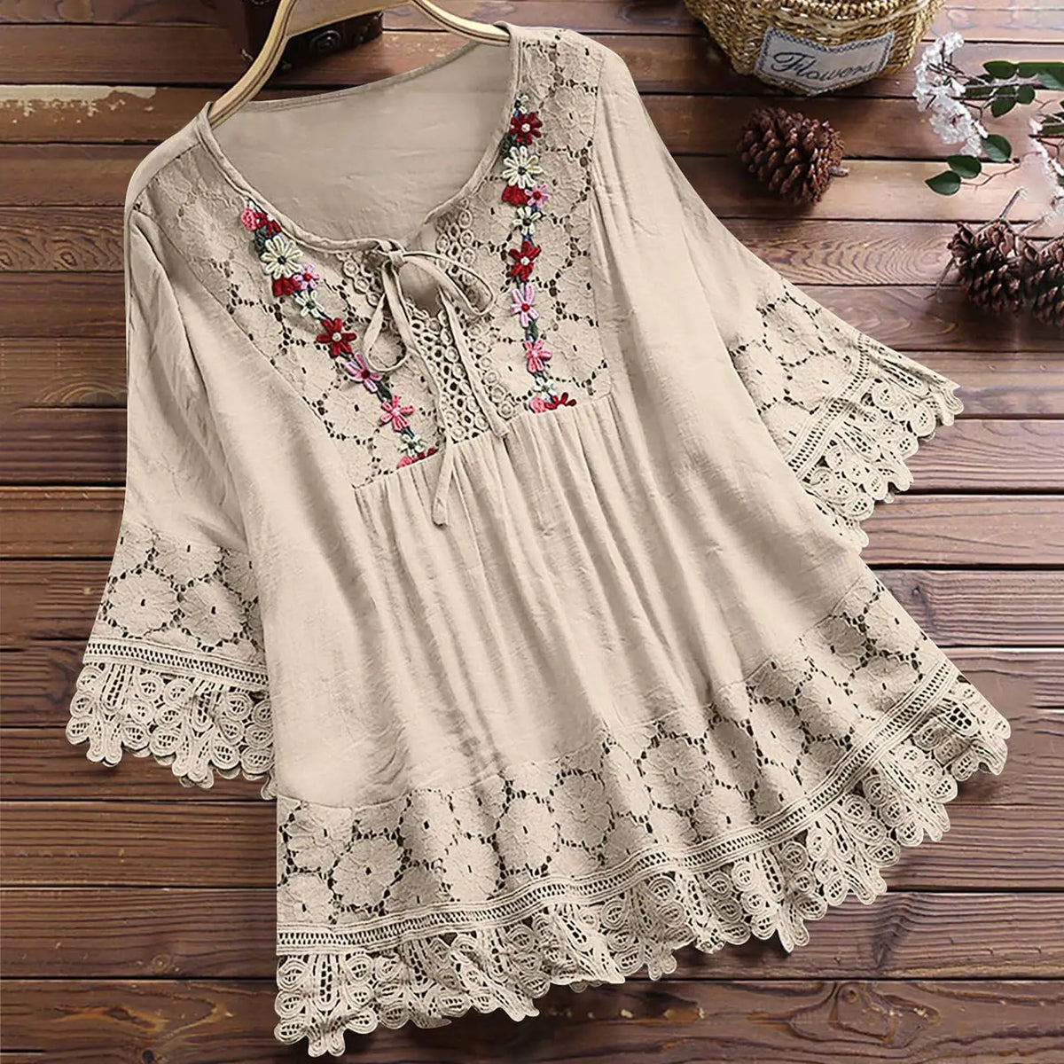 Blusa Donna Lavinella in Pizzo con Maniche a Sbuffo e Ricamo