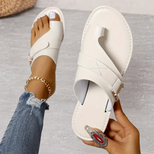 Sandali piatti donna | Anello alluce e fibbia regolabile