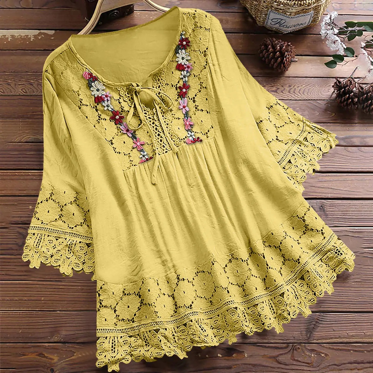 Blusa Donna Lavinella in Pizzo con Maniche a Sbuffo e Ricamo