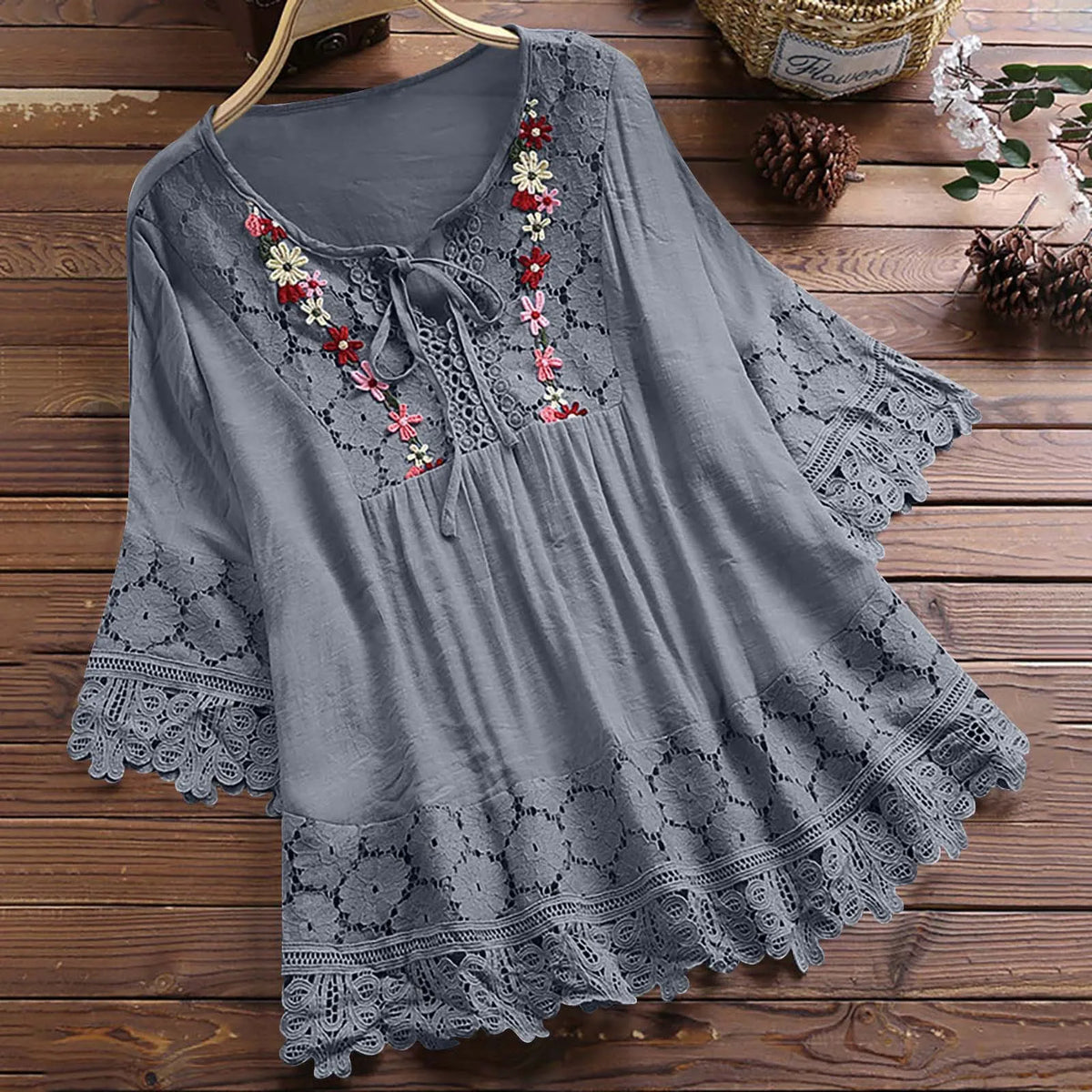 Blusa Donna Lavinella in Pizzo con Maniche a Sbuffo e Ricamo
