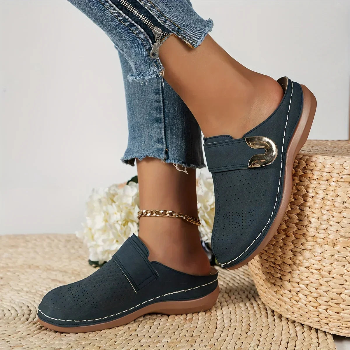 Zoccoli donna traforati | Slip-on con punta ampia e fibbia