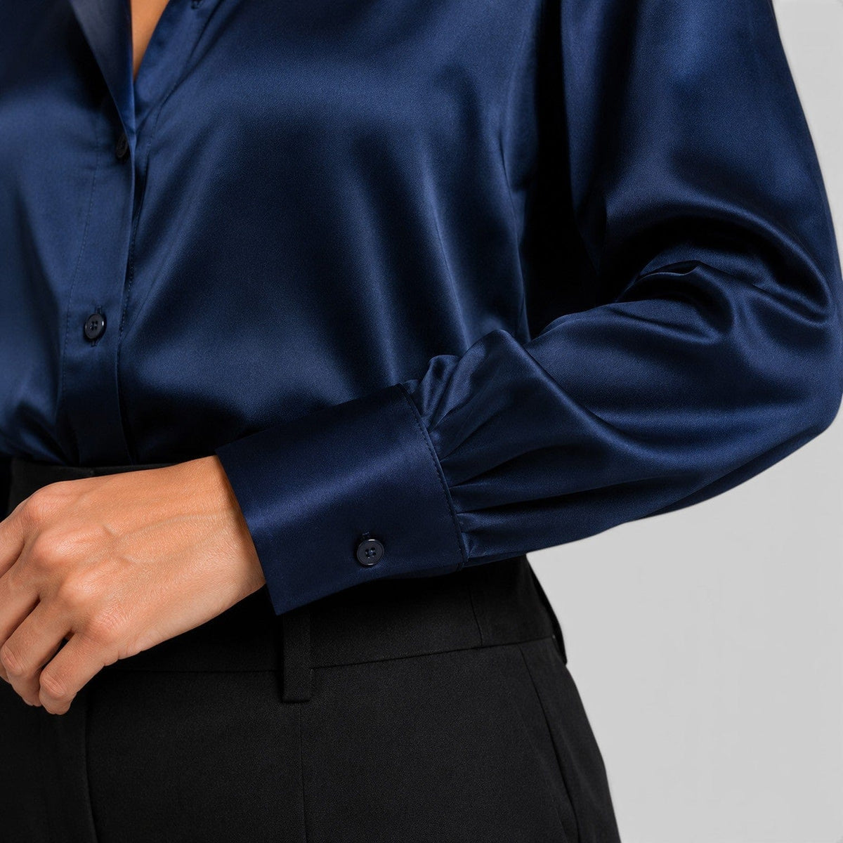 Blusa Donna in Raso Elegante a Maniche Lunghe