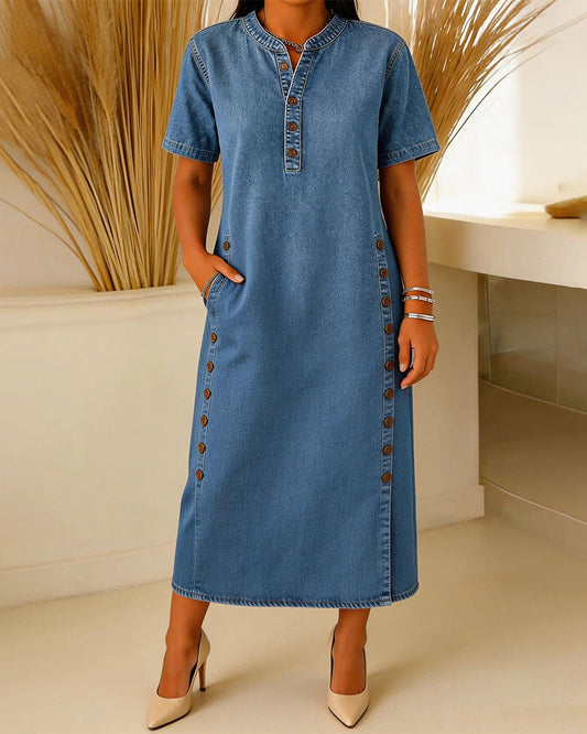 Abito Maxi Denim con Bottoni Decorativi e Tasche