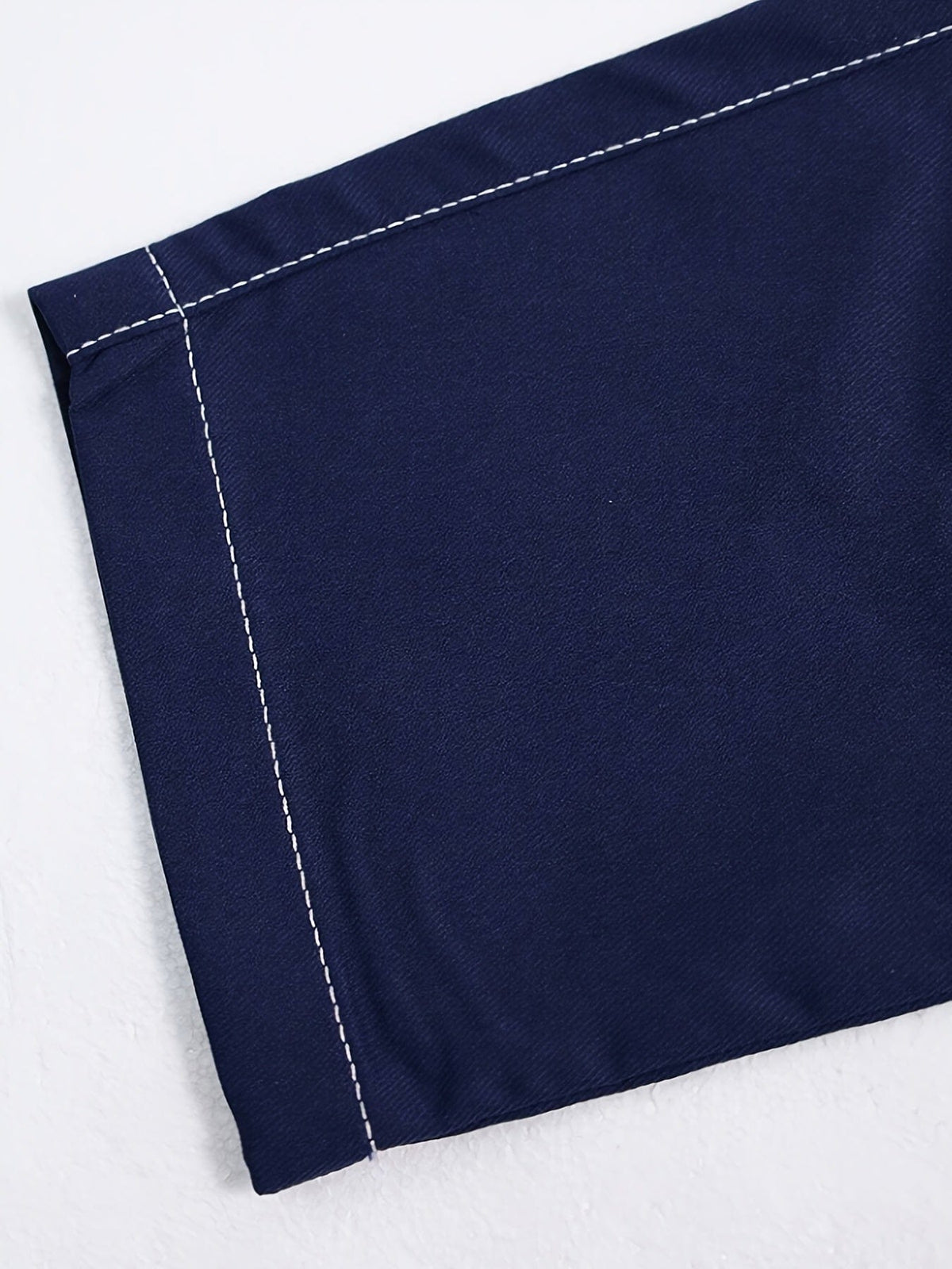 Pantaloni cargo uomo con cuciture a contrasto e tasche multiple