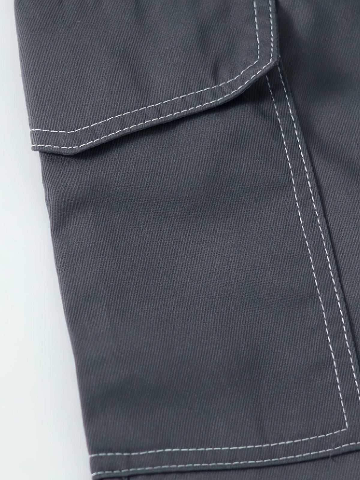 Pantaloni cargo uomo con cuciture a contrasto e tasche multiple