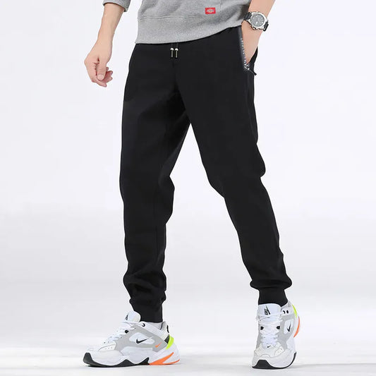 Pantaloni jogger uomo con coulisse e fondo elasticizzato