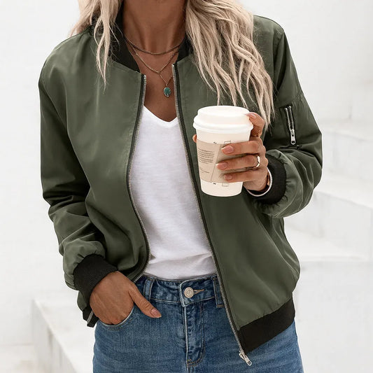 Giacca bomber verde militare da donna con zip — vista frontale