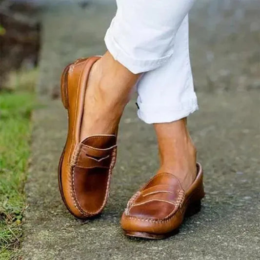 Mocassini classici marroni slip-on — vista indossata